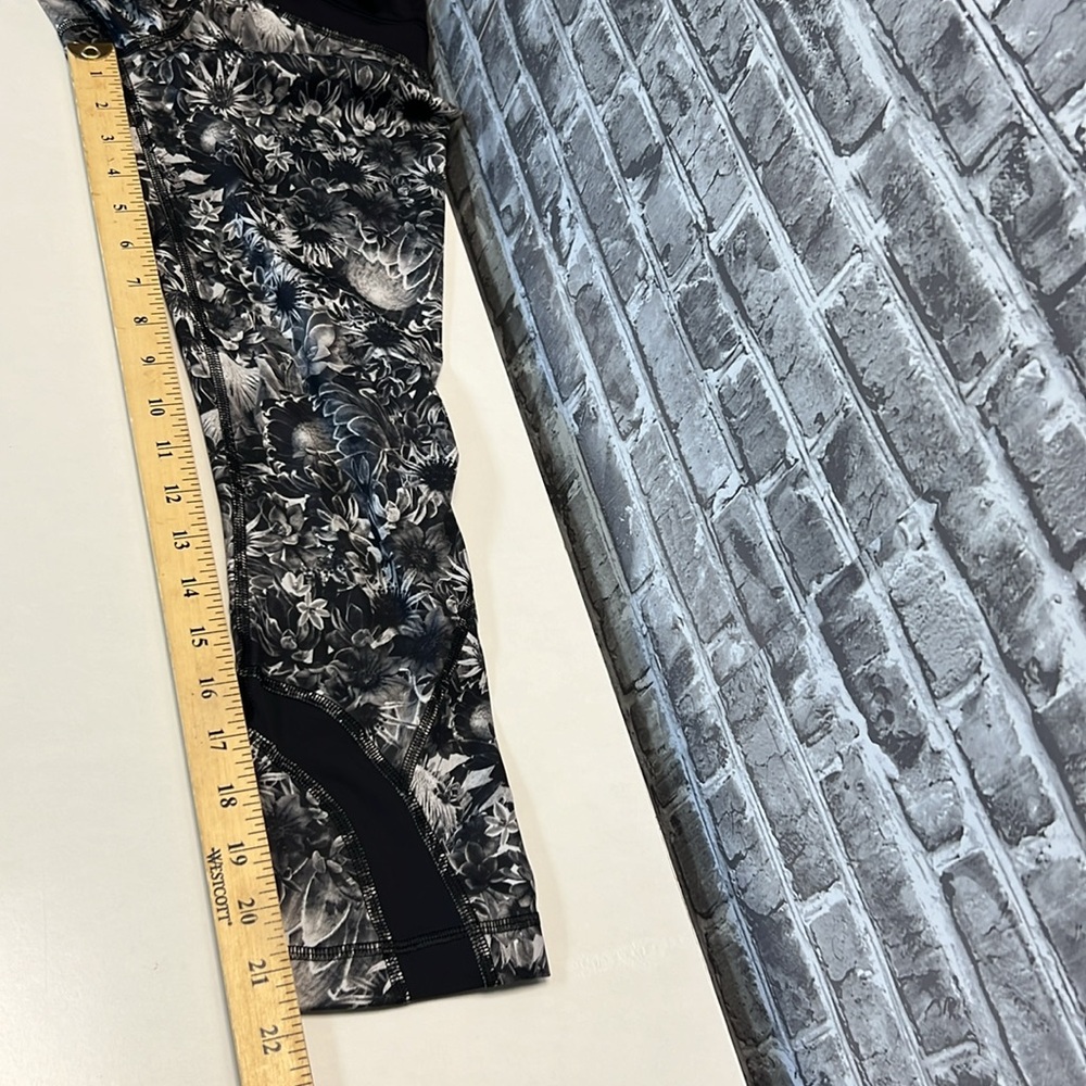 Lululemon leggings - Picture 8 of 8